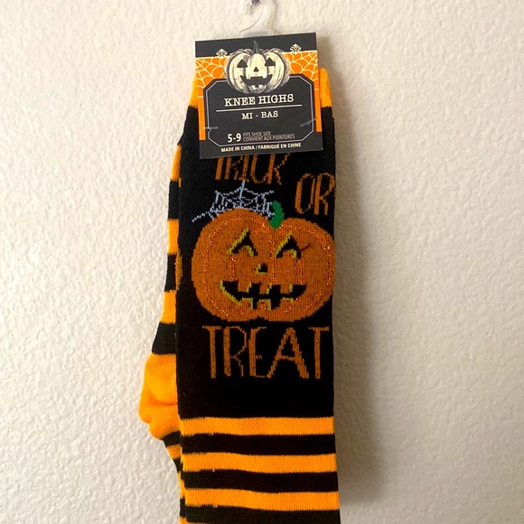 5/$10❤️❤️❤️NEW TRICK OR TREAT KNEE HIGH SOCKS SIZE 5-9 - Picture 1 of 2